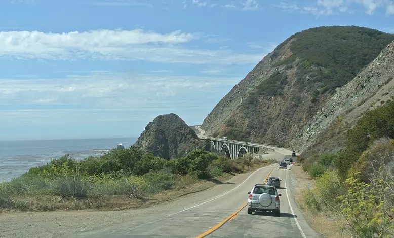 Signification rêver de conduire au bord d'une falaise